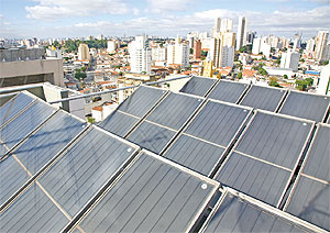 i123980 Previsão de aquecimento solar na concepção arquitetônica do empreendimento ajuda a encontrar melhores soluções estéticas e de desempenho para o sistema