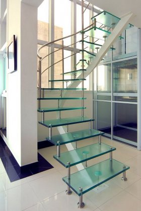 Escada de vidro.