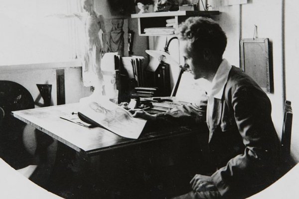 Foto mostra arquiteto Kirchgässner ainda jovem, trabalhando em seu ateliêReprodução de arquivo familiar