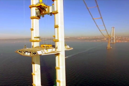 construindo-quarta-maior-ponte-suspensa-mundo-09